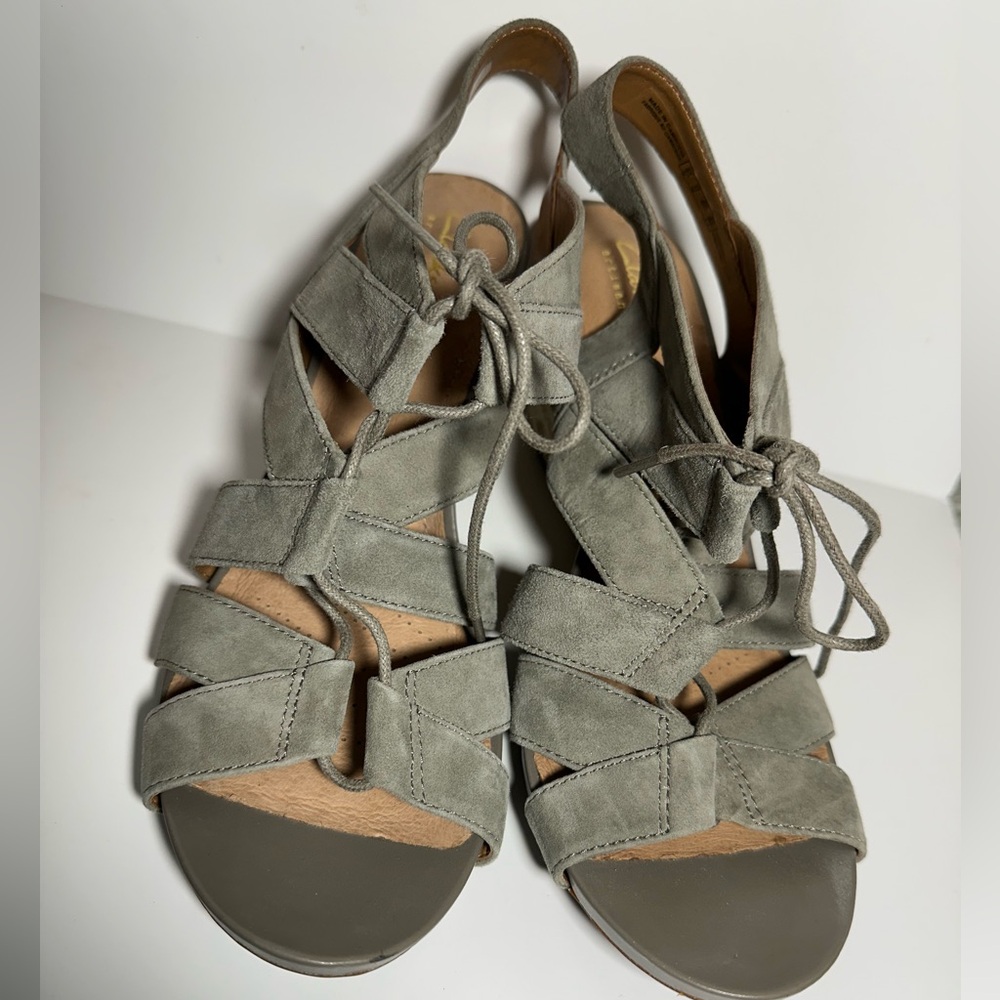 Clarks Women’s Wedge Sandals Sage Suede Size 11